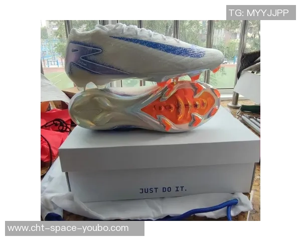 绿茵战士足球鞋助力球场征战展现无与伦比的速度与灵活性